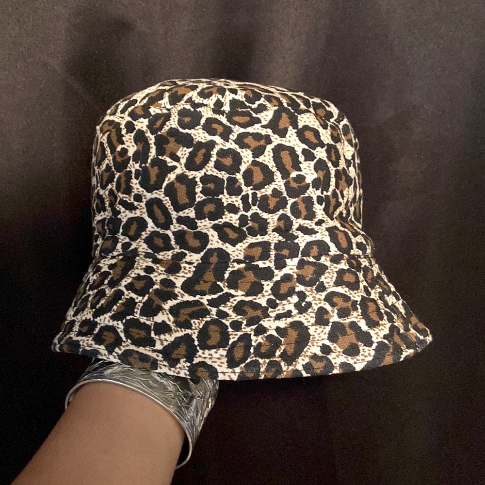 Cheetah print reversible (blk) bucket hat
